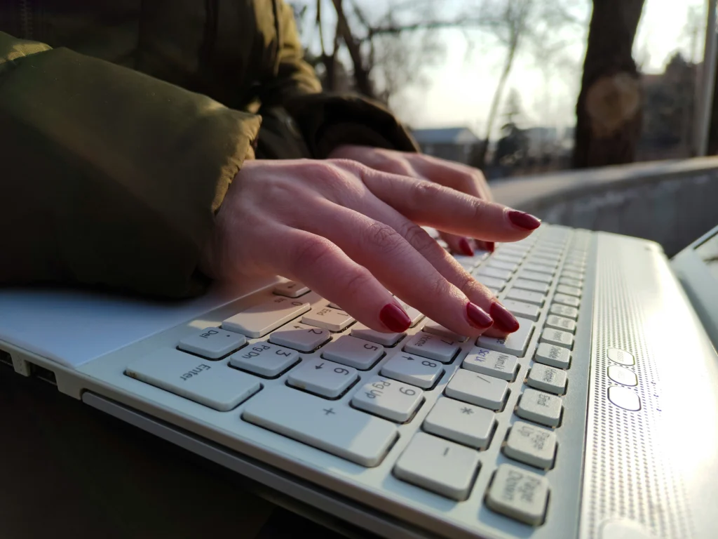 hands at laptop